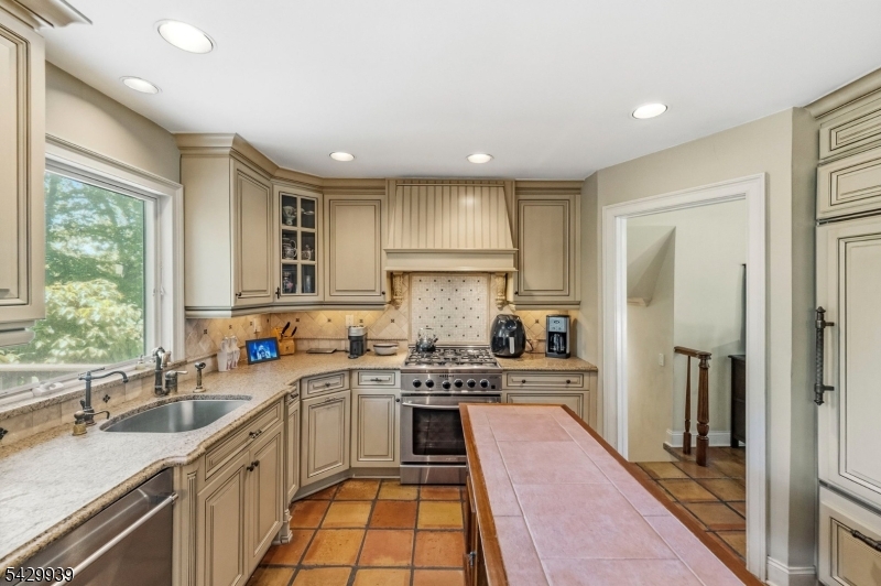 12 Wildwood Dr