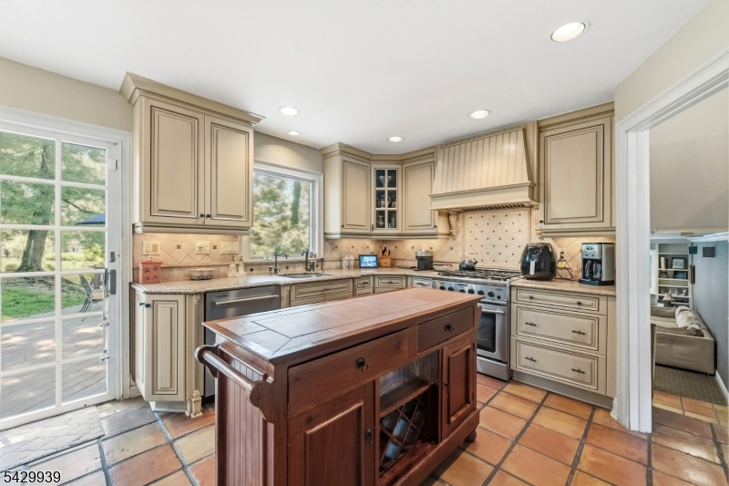 12 Wildwood Dr