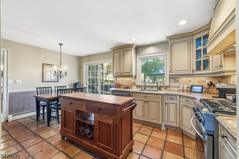 12 Wildwood Dr