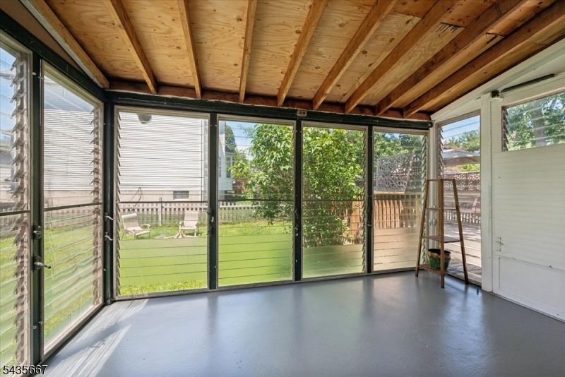 336 Vanderveer Rd