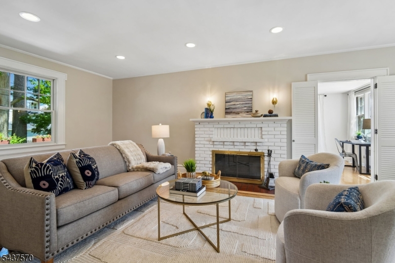 280 Western Drive N.