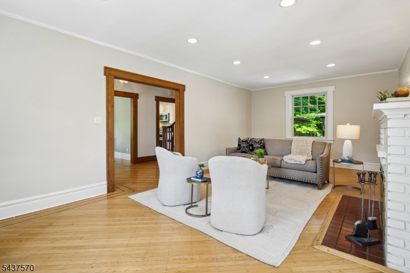 280 Western Drive N.