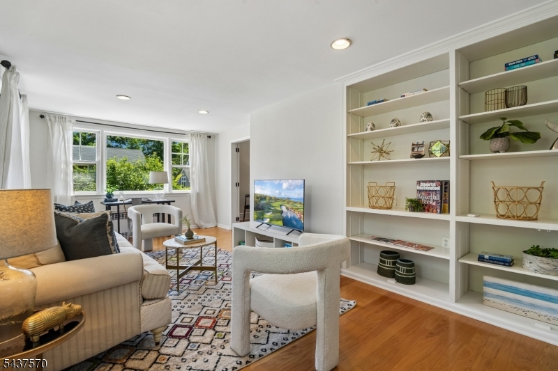 280 Western Drive N.