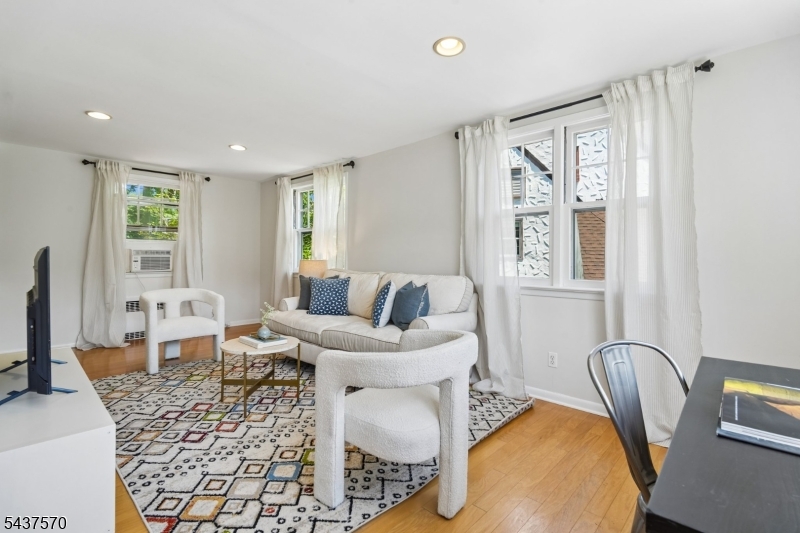280 Western Drive N.