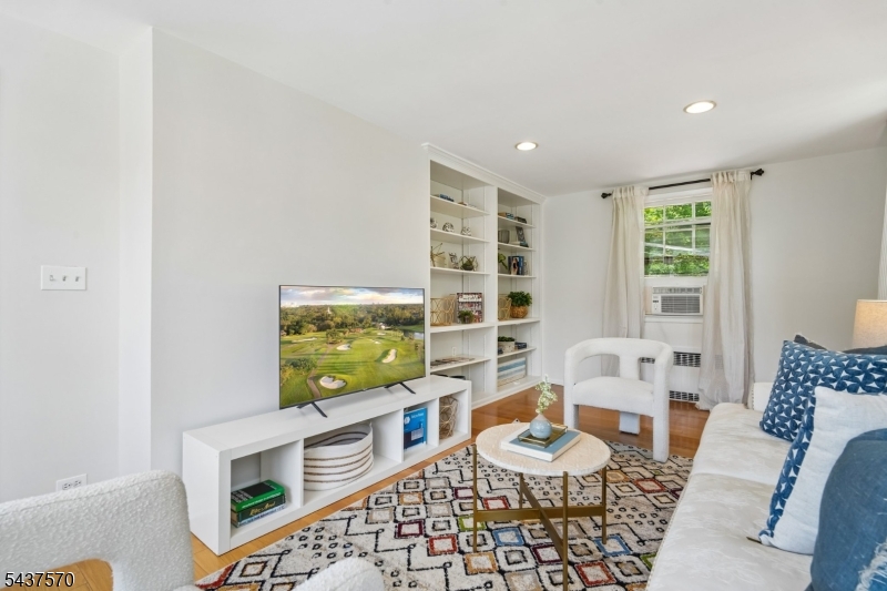 280 Western Drive N.