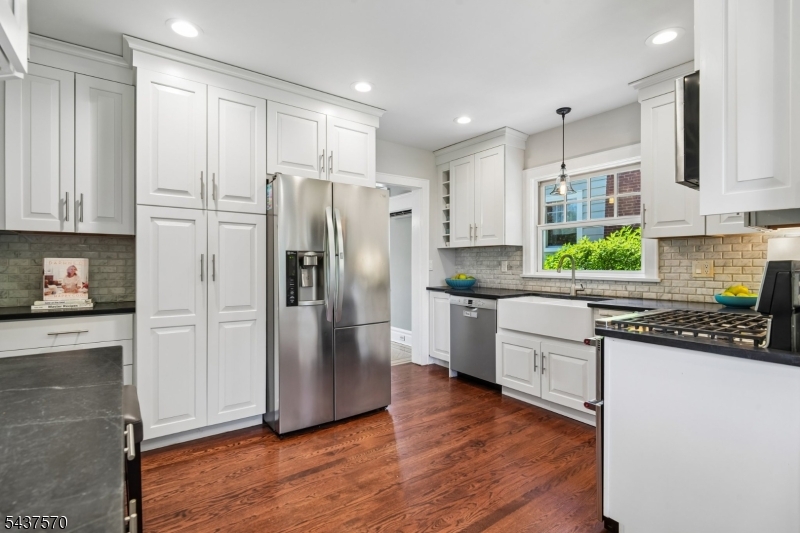 280 Western Drive N.