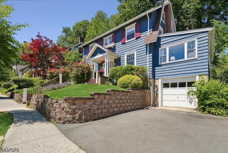 280 Western Drive N.