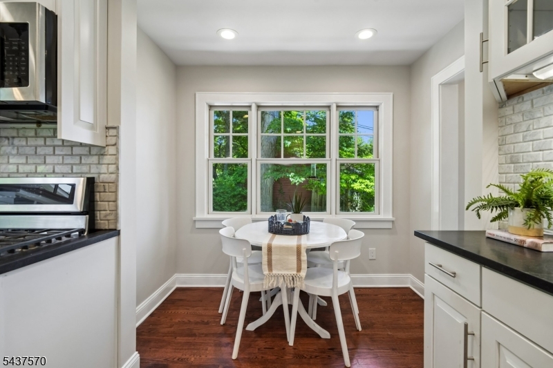 280 Western Drive N.