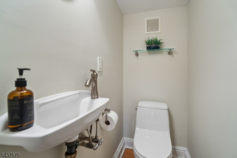 280 Western Drive N.