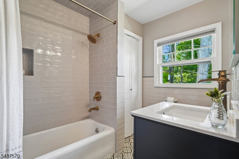 280 Western Drive N.