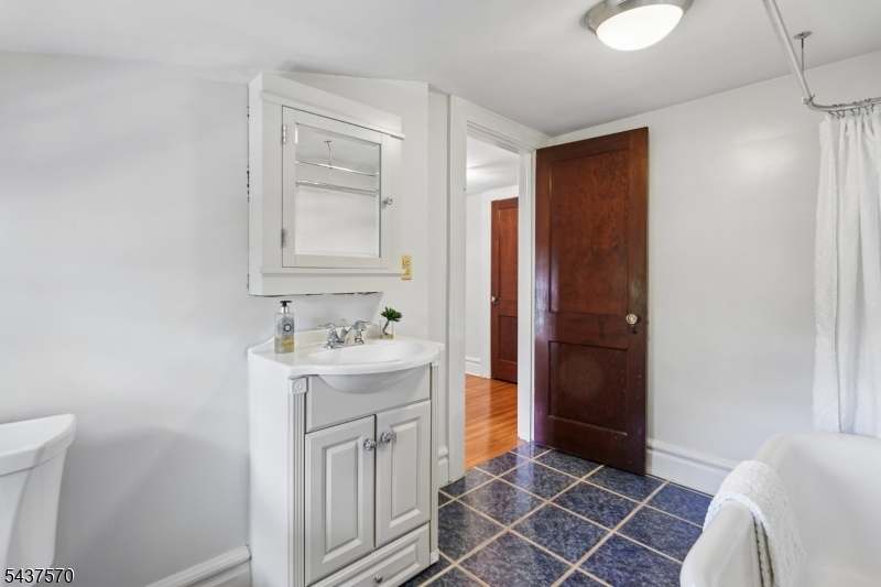 280 Western Drive N.