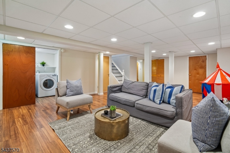 280 Western Drive N.