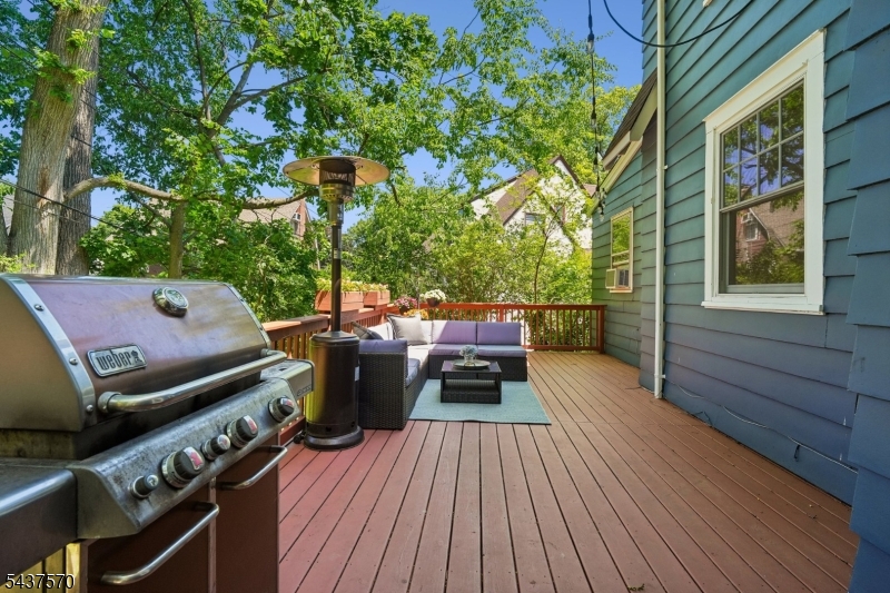 280 Western Drive N.