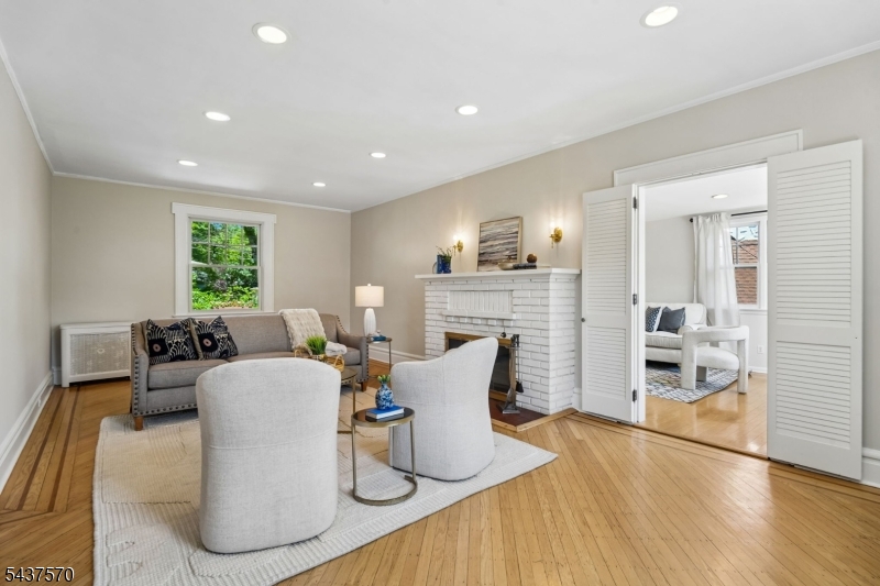 280 Western Drive N.
