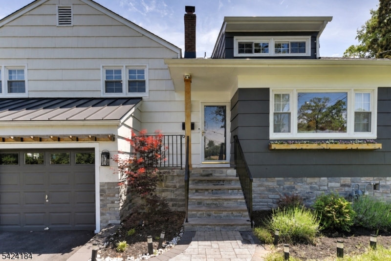 305 Buttfield Dr