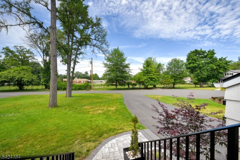 305 Buttfield Dr