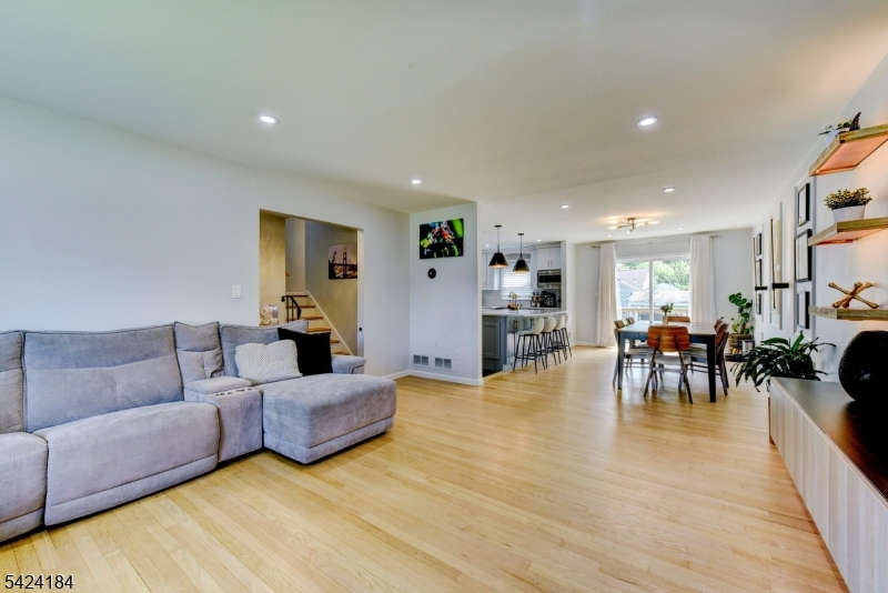 305 Buttfield Dr
