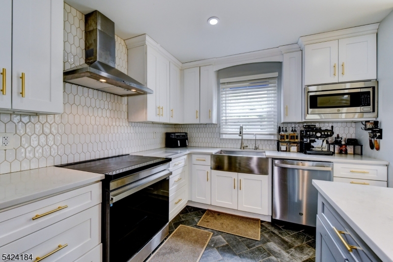 305 Buttfield Dr