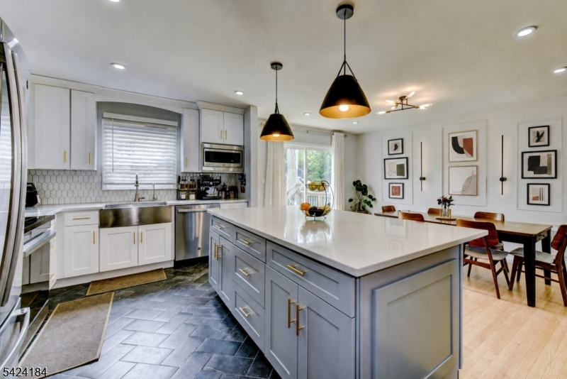 305 Buttfield Dr
