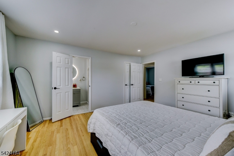 305 Buttfield Dr