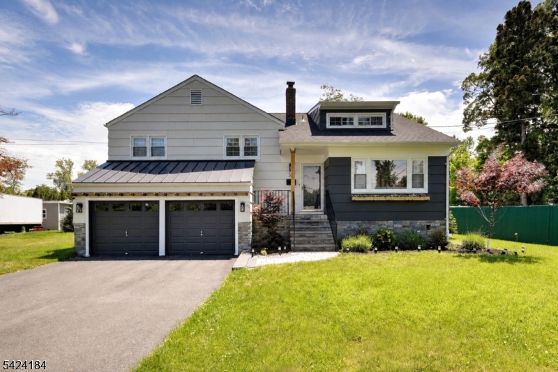 305 Buttfield Dr