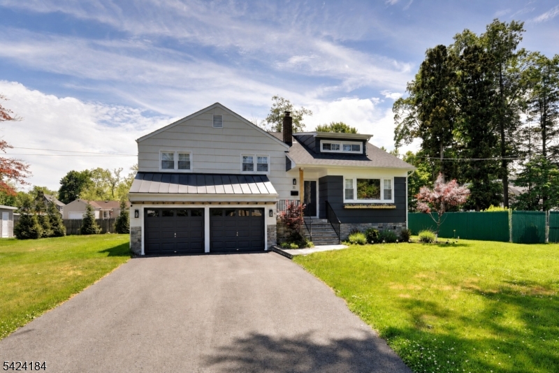 305 Buttfield Dr