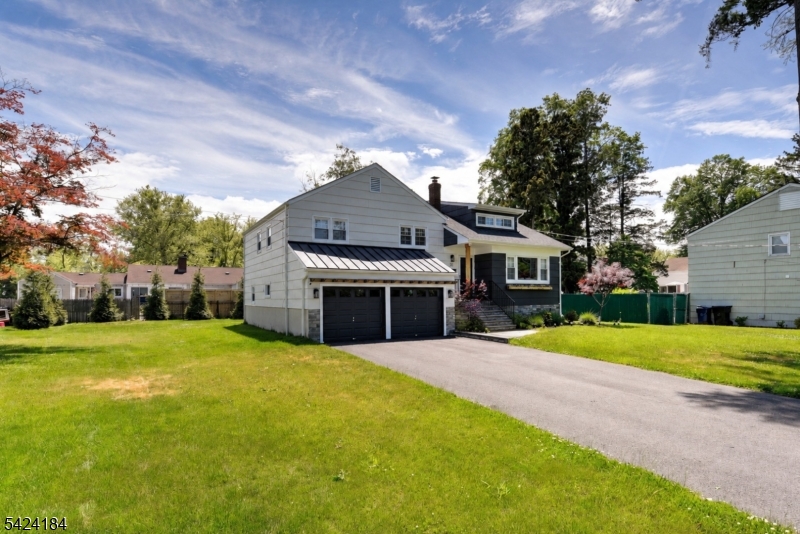 305 Buttfield Dr