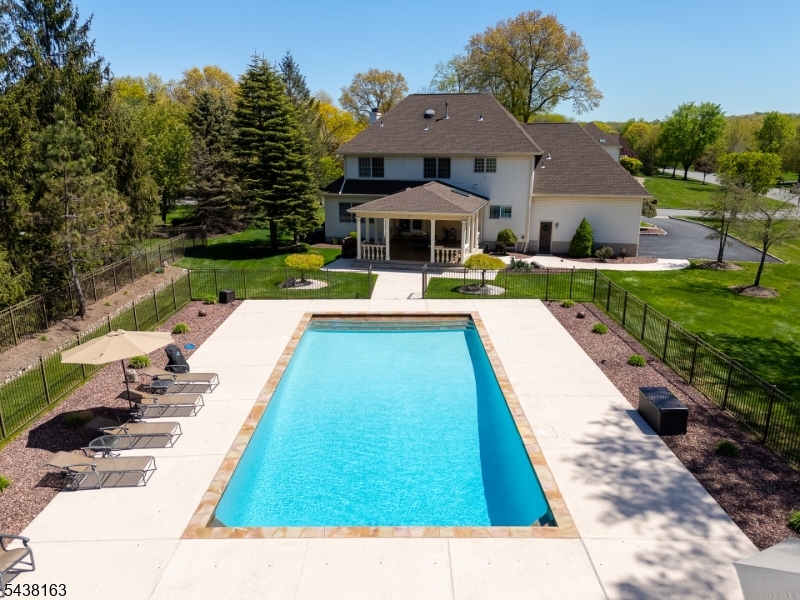 1 Bailiwick Dr