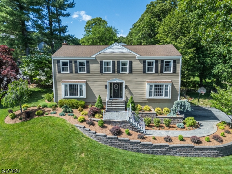 1 TULIP LN