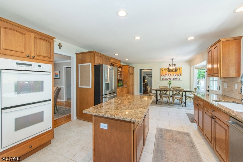 1 TULIP LN