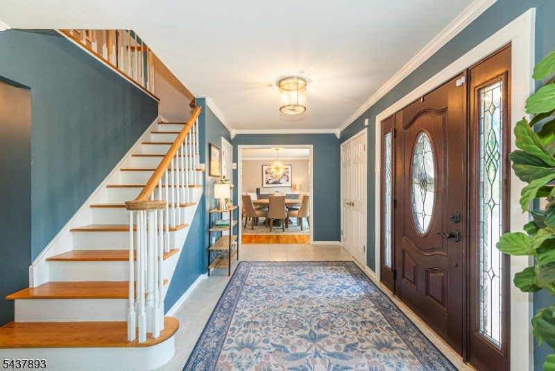 1 TULIP LN