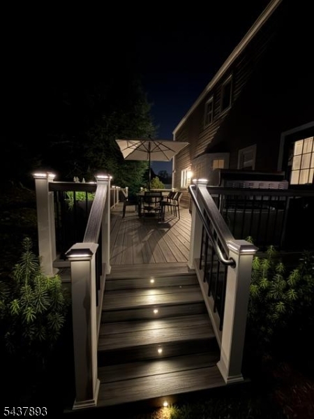 1 TULIP LN