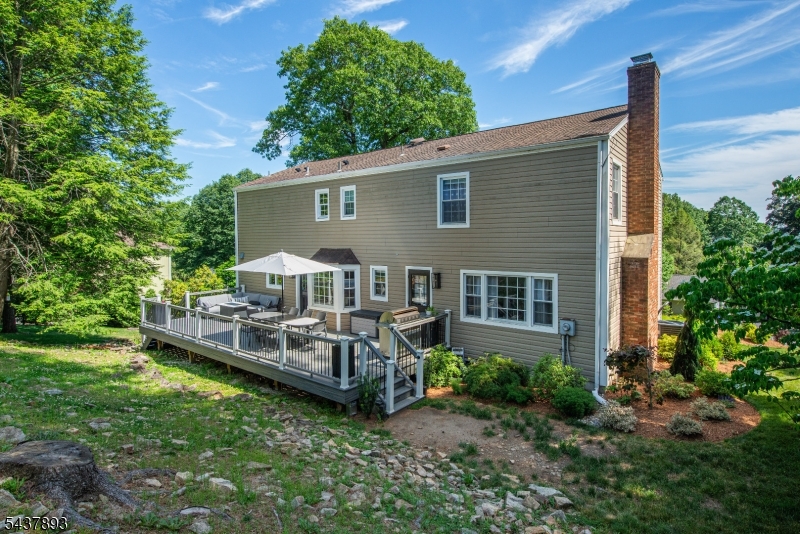 1 TULIP LN