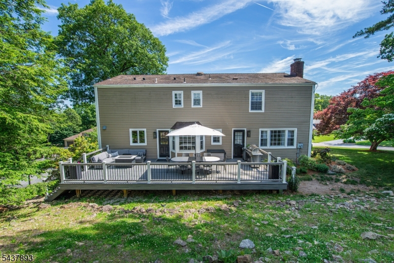 1 TULIP LN