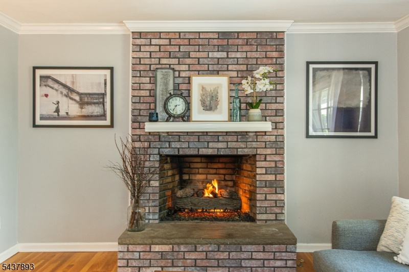 1 TULIP LN