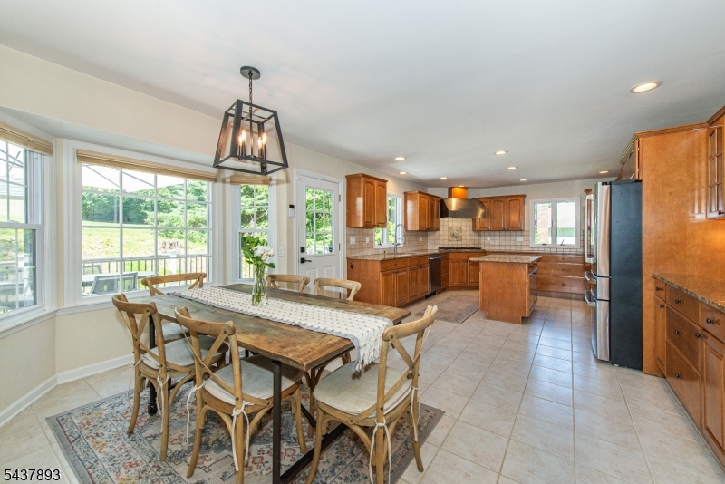 1 TULIP LN