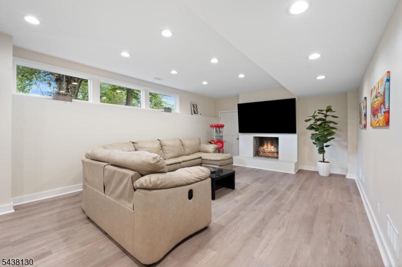 67 Wertsville Rd