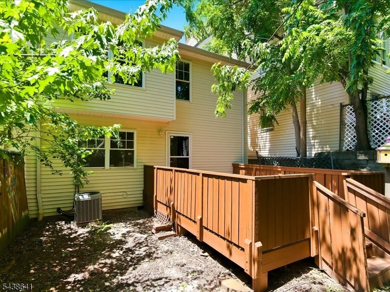 736 S 19th