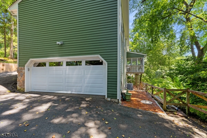 731 Long Hill Rd