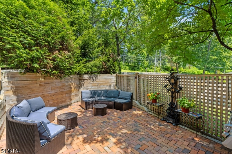 731 Long Hill Rd