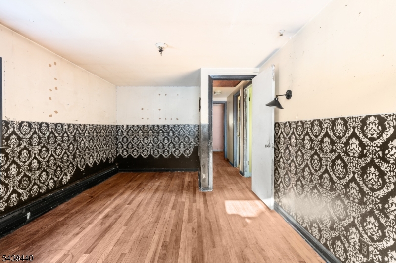 102 Hobson St