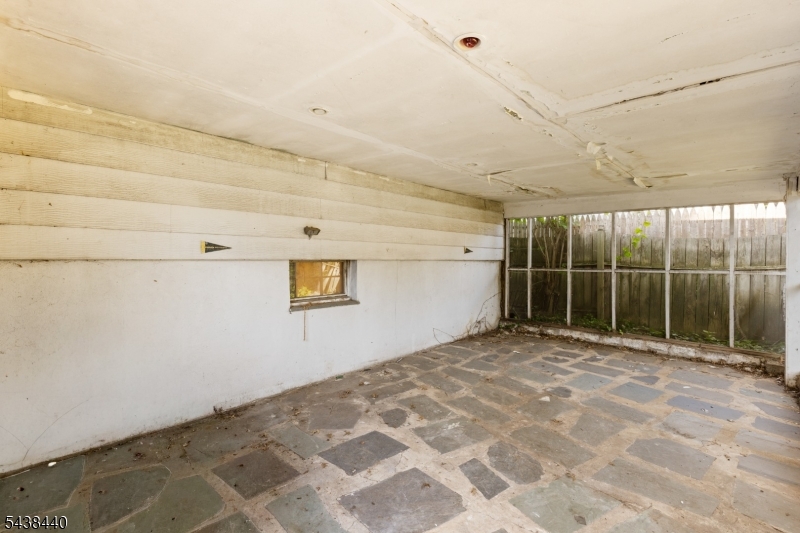 102 Hobson St