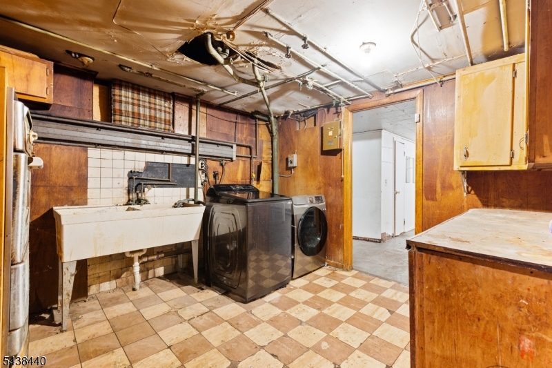 102 Hobson St