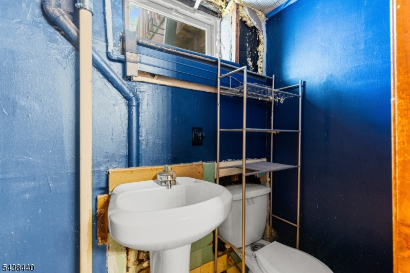 102 Hobson St