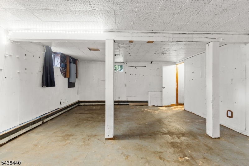 102 Hobson St