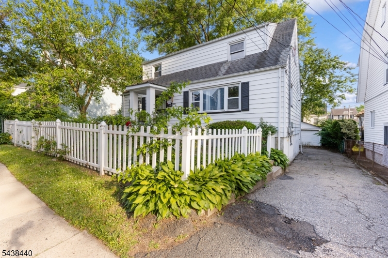 102 Hobson St