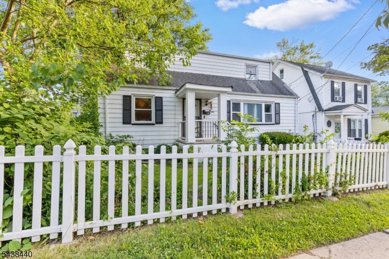 102 Hobson St