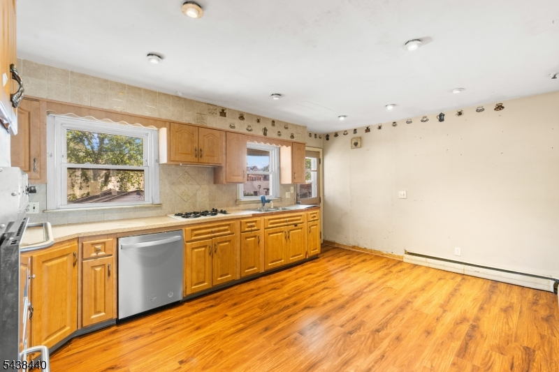 102 Hobson St