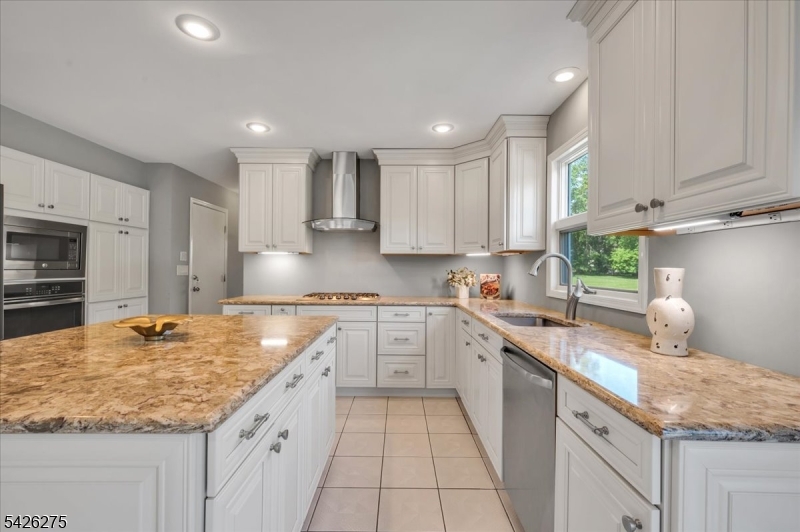 25 Solomon Dr