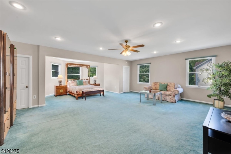 25 Solomon Dr